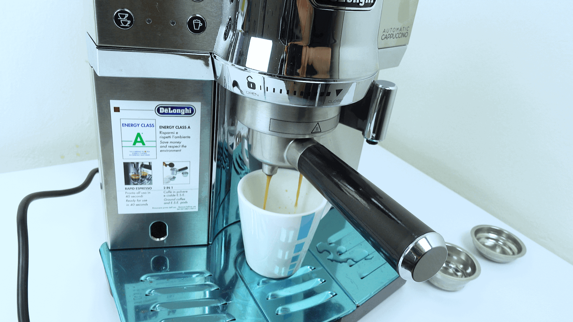 Príprava kávy pomocou pákového kávovaru DeLongi EC 850