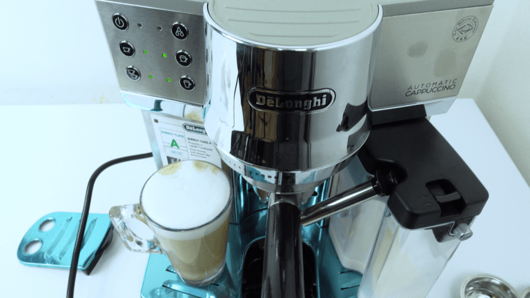 káva z pákového kávovaru DeLonghi EC 850 M