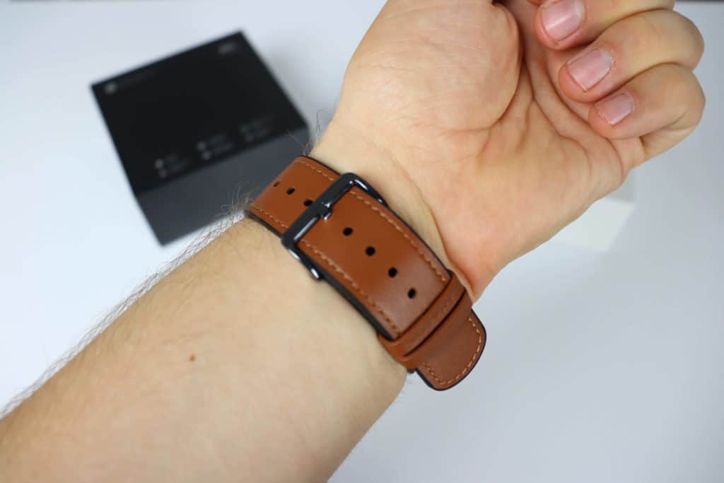 inteligentné hodinky Xiaomi Amazfit GTR 47 mm na ruke